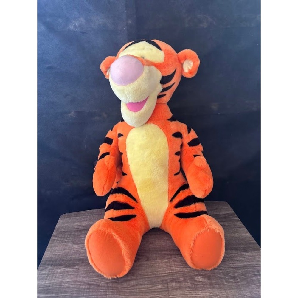 Disney Tigger Plush Talking Stuffed Animal Fisher Price Winnie the Pooh Toy